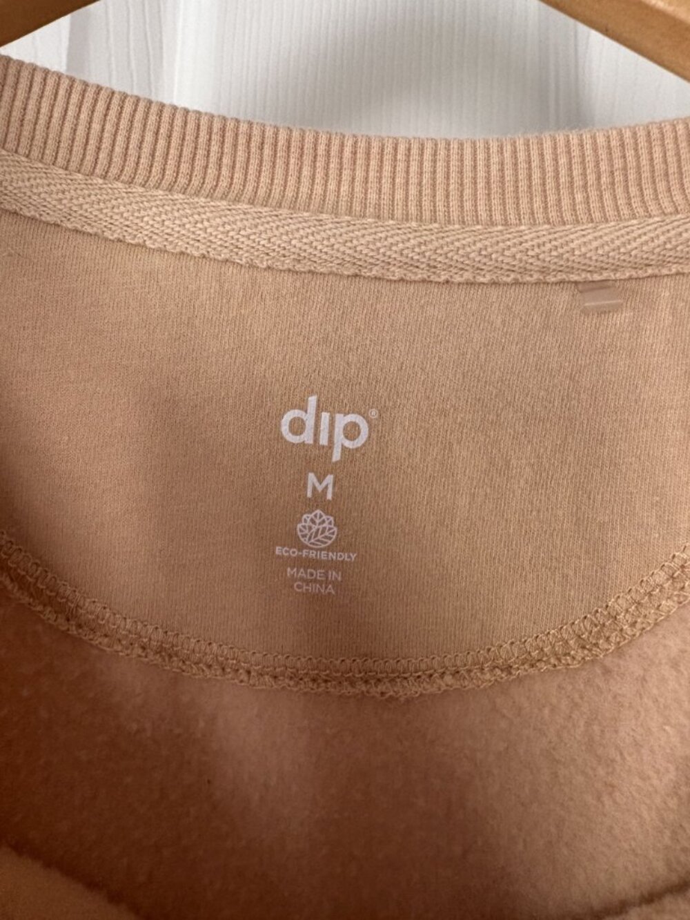 d.i.p. Women’s Medium Tan Camel Crewneck Sweatshirt Side Slit Pullover - Picture 3 of 4